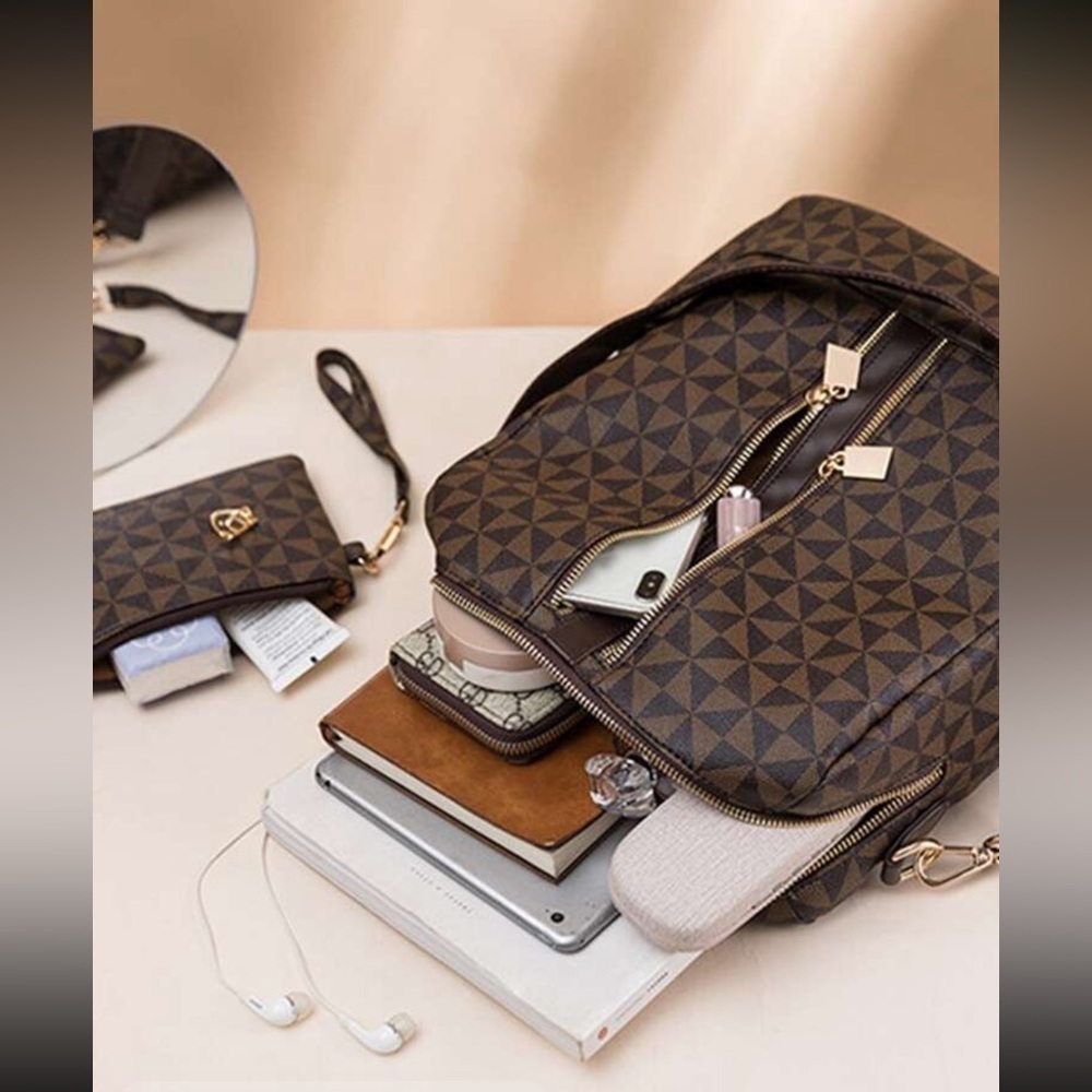 Large Capacity Backpack With Wristlet - Picture 8 of 10